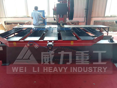 客戶(hù)使用公司生產(chǎn)的深喉沖床在加工中