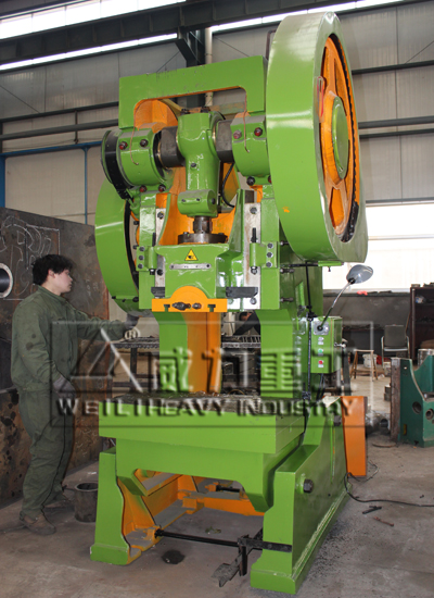 100噸開(kāi)式可傾沖床完成生產(chǎn)