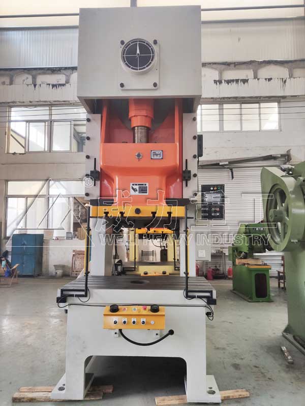 200噸氣動沖床壓力機(jī)