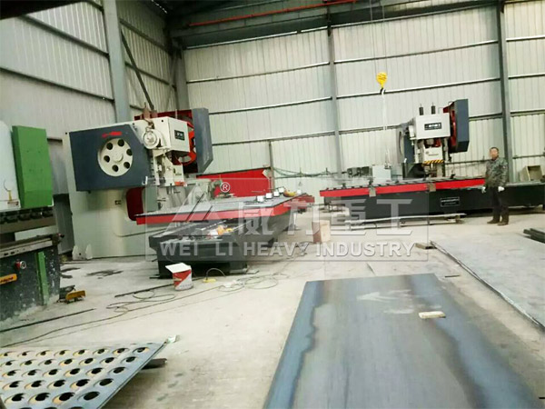 160噸深喉沖床客戶使用現(xiàn)場